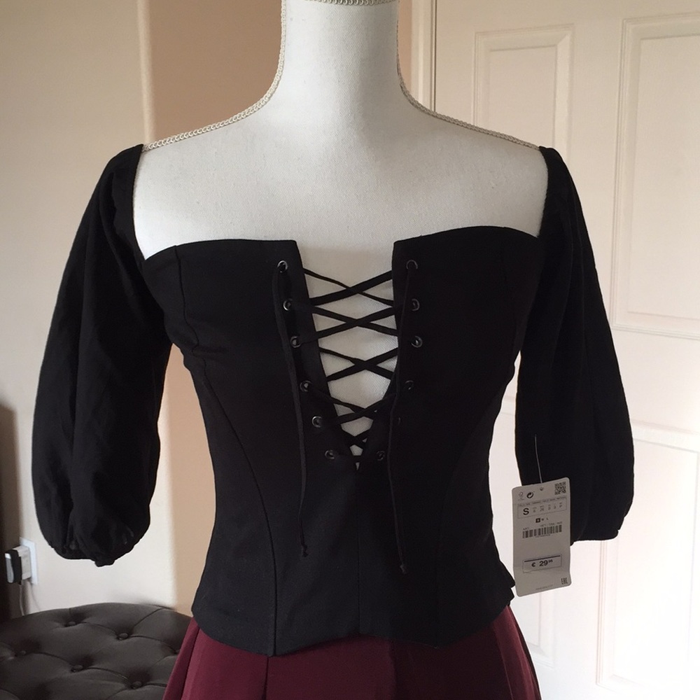 ❤️PURCHASED IN VERONA ITALY❤️ ROMANTIC Black top❤️